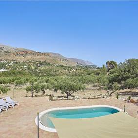 4 bedroom villa with pool, Castellammare del Golfo, sleeps 8-9